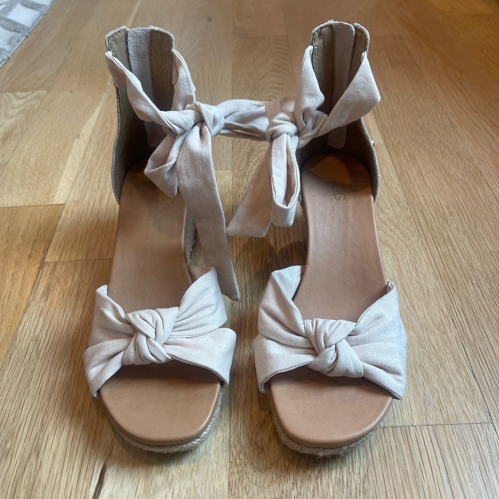 Ugg Wedge Espadrille - NWOT - Picture 3 of 8